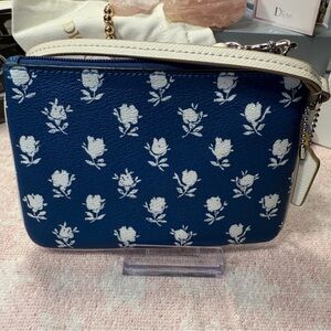 NWT Rare Coach Floral Blue and White Women's Wristlet